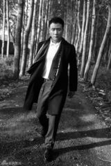 组图：胡军时尚写真魅力熟男展英雄本色