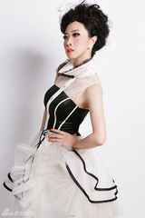 组图：芙蓉姐姐光棍节写真露香肩