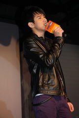 幻灯：吴建飞携三“天使”亮相 谈新片《澳门往事》