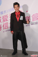 组图：任贤齐自愧腹肌不如张家辉 遭梁汉文投诉