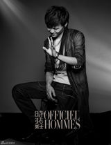 组图：张玮最新时装大片曝光 大展搞怪随性