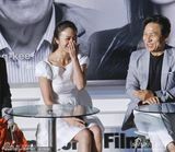 组图：汤唯穿白裙扎马尾显清新 意外收获生日祝福