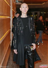 陈晓东与新婚妻子见媒体 深情一吻场面感动(图)