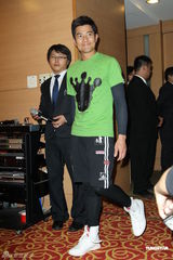 组图：郭富城限制饮食保持体态 称50岁前成婚