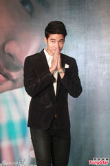 组图：泰国男神马里奥空降京城签售人气爆棚