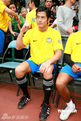 幻灯图：郭富城黄日华陈百祥等举行球赛纪念尹志强