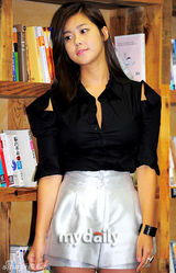 组图：韩国女星邵菲写真发布 长发披肩温柔甜美