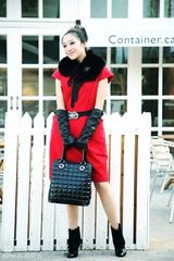 高清图：刘思彤最新春装写真 演绎白领知性干练