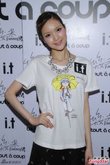 组图：叶熙祺现身铜锣湾 自曝收郭富城祝福短信