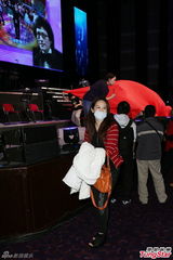 组图：高凌风之子彩排忆父落泪 前妻情绪崩溃