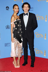 组图：颁奖嘉宾索尔达娜&布鲁姆合影翩翩起舞