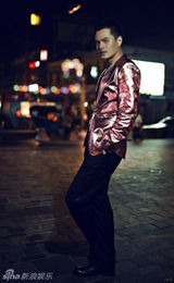 组图：边原拍摄金属感写真诠释都市品质男人