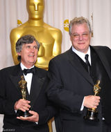 高清组图：奥斯卡后台获奖众星举金人光彩照人
