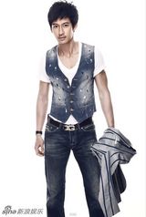 组图：唐治平全新时尚写真变身迷人轻熟男