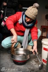 幻灯图集：BOBO组合温暖行动 赴山村小学爱心支教