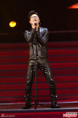 组图：汪峰中歌榜连唱三首飙高音high翻全场