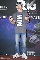 组图：朴宰范任B-boy大使 臂部纹身抢眼