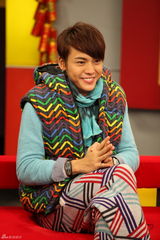 高清图：《美丽密令》主创聊天 阿Sa(蔡卓妍)表情多变