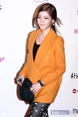 组图：韩星文彩苑性感出席活动 安贞焕夫妇等亮相