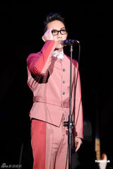 组图：林宥嘉为公益开唱 翻唱张学友《李香兰》