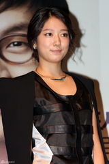 高清组图：《恋爱操作团》记者会 朴信惠劲装显个性