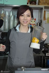 组图：邓紫棋改行做收银员 避谈绯闻男友林宥嘉