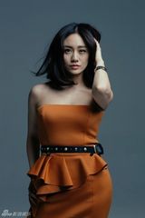 组图：刘芸长发红唇写真 冷艳性感大气优雅