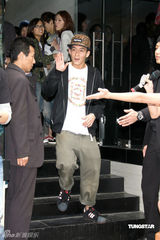 幻灯：陈冠希台北开店六月复出 称不知Lucas是谁