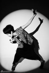 高清组图：小宋佳全新个性大片 演绎摇滚复古风