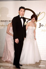 高清组图：蔡依林担任美丽伴娘 参加姐姐婚礼