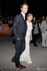 组图：《极速风流》首映“雷神”与妻子秀恩爱