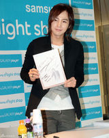 高清组图：张根锡首尔办签名会 帅气阳光全程微笑