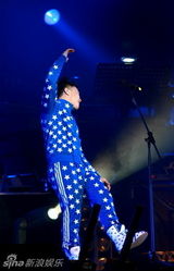 幻灯图：陈奕迅北京开唱 搞笑模仿刘德华