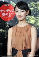 组图：窦骁周冬雨日本宣传《山楂树》 披露恋爱故事