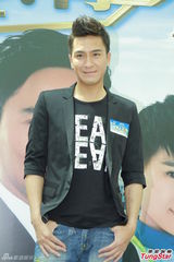 组图：《冲上云霄2》陈法拉献吻张智霖为其庆生