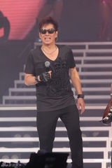 组图：温拿五虎演唱会完美收官 现场火热嗨翻天