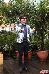 组图：王俊杰抵房发新片 情人节唱情歌遥祝老婆