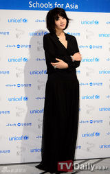 组图：金惠秀安圣基参加联合国儿童基金会后援之夜