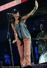 组图：美国乡村音乐电视奖彩排 凯利安德伍德领衔