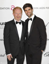 组图：众星亮相慈善基金奥斯卡派对 章子怡蓝色礼服