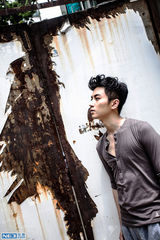 组图：陈晓【演员】变身涂鸦少年 骑山地车潮范儿十足