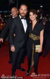 组图：《无法无天》戛纳首映 查斯坦米娅双姝竞艳