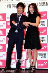 组图：刘世允李仁慧等出席新剧《硬朗家族》发布会