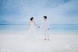 组图：刘芸郑钧唯美婚纱照曝光 海边浪漫相拥