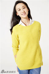 组图：练束梅春日写真 温暖笑容展清新魅力