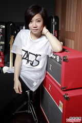 组图：卢凯彤感激黄耀明鼓励 个唱创新视觉效果