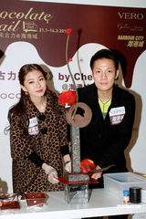 幻灯组图：丁子高情人节陪家人 杨千嬅虎年暂不添丁