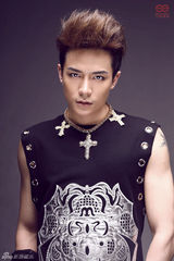 组图：至上励合马雪阳秀肌肉 彰显摩登潮范