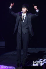 组图：李升基等助阵恩师李善姬发片激情献唱