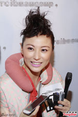 组图：刘心悠亮相时装发布会娇俏可爱